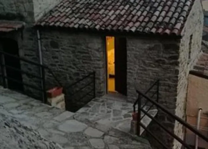 Mirutt By Keyhole Selection * Castelmezzano